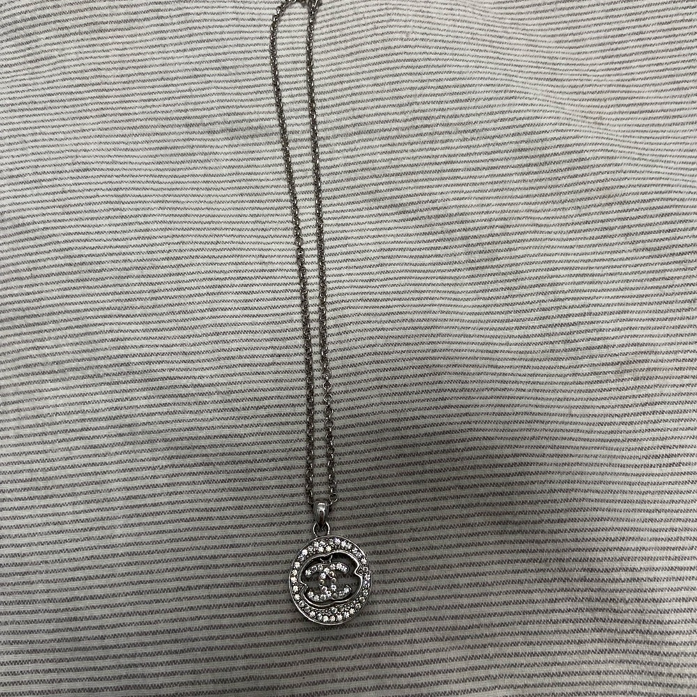 Elegant Silver Pendant Necklace